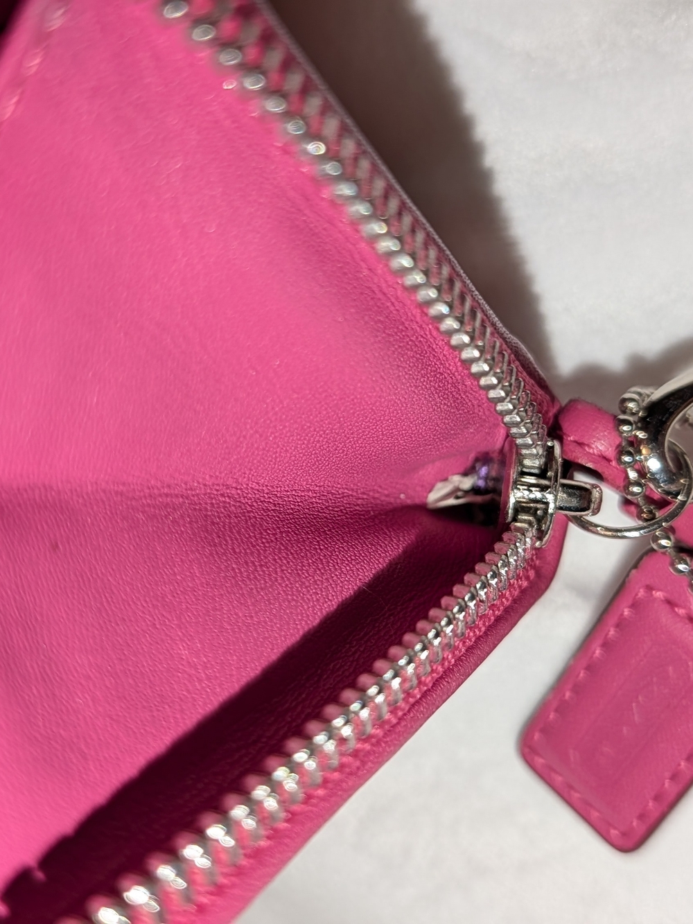 Coach Poppy Signature Jacquard Zippy Wristlet Wallet Pink Silver VGUC - Picture 6 of 13